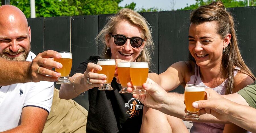 Amsterdam: Guided Craft Beer Brewery Bus Tour with Tastings - Who should book this brewery outing