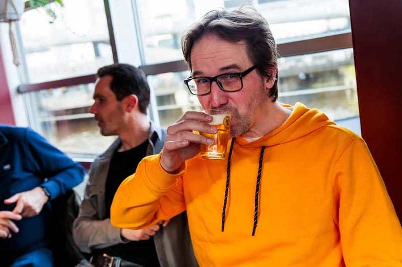Amsterdam: Guided Craft Beer Tasting with cheese and snacks - Five tasters, not five full beers