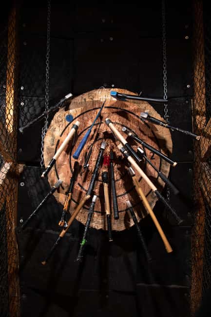 AXE THROWING & CRAFT BEER EXPERIENCE IN COLOGNE - Starting with safety and a first throw