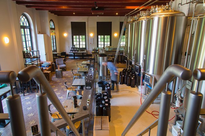 Beer tasting: 3 craft beers and tour of the Uddelaer Brewery - Staverden’s gardens, pond, and white peacocks