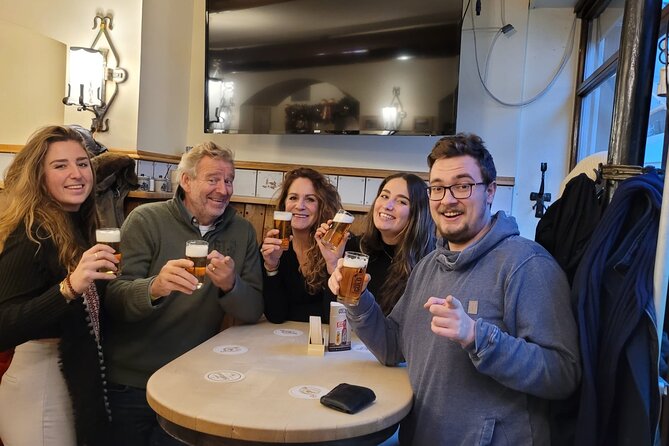 Beer tour with tasting in Dusseldorf - Starting beside the Rhine at Schlossturm