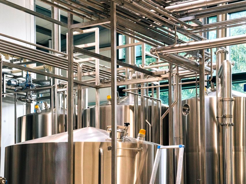 Berlin: Berliner Berg Brewery Tour with Beer Tasting - Inside the 45-minute brewery tour