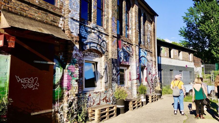Berlin: Guided Craft Beer & Cultural Tour With Snacks - Starting at Ostkreuz and entering Friedrichshain