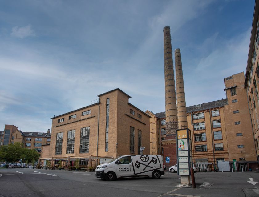 Berlin: Vagabund Brauerei Beer Tasting & Guided Brewery Tour - Starting on the brewing floor