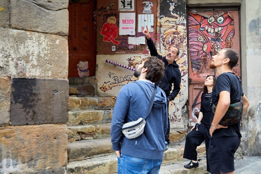 Bilbao: Art District Walking Tour - Guide quality and pace