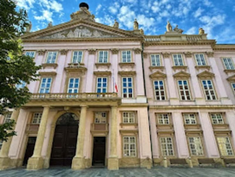 Bratislava: Private Walking Tour with Optional Beer Tasting - Guide quality is the real value