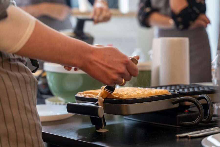 Bruges: Belgian Waffle-Making Workshop with Beer Tasting - What the $55 price really covers