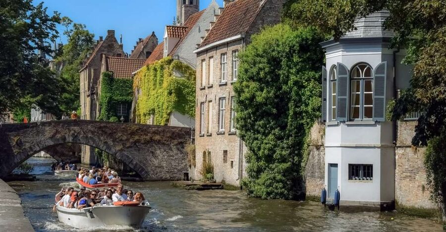 Bruges: Guided Tour & Boat Ride with Optional Beer Tasting - Burg Square and Market Square