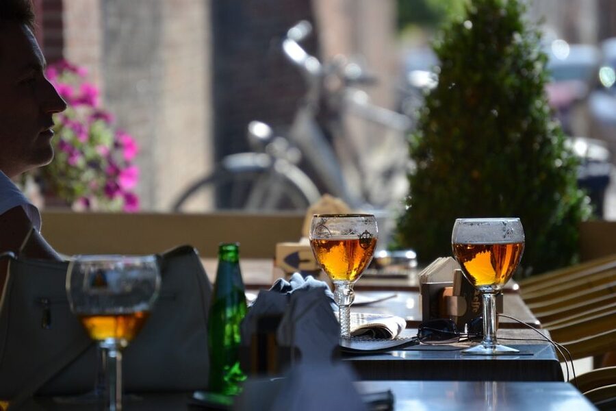 Brussels: Beer Tasting with a Local Guide - First stop: a classic Brussels drinking place