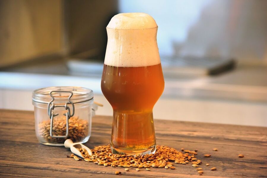 Brussels: Beer Tasting with a Local Guide - Second stop: a beer garden and a Trappist glass