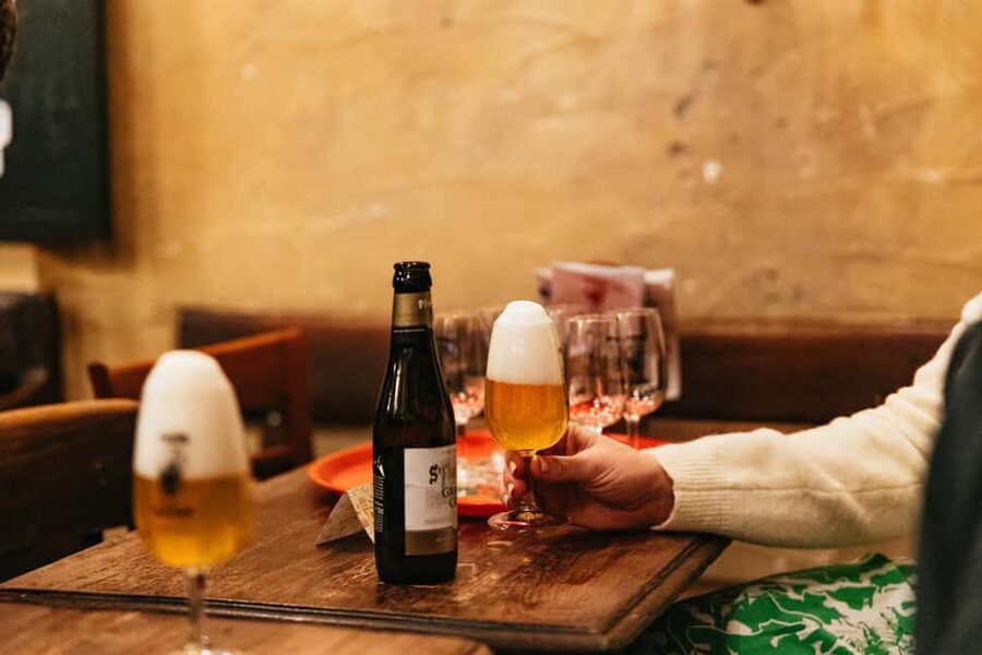 Brussels: Beer Tour with 6 Beers and 3 Chocolate Tastings - The taverns hidden around the Grand Place