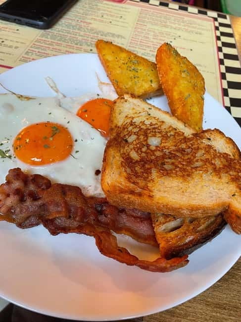 Budapest: 4-hour Bottomless Brunch w/ Cocktails & Craft Beer - Ruin Brew in Budapest’s Jewish Quarter