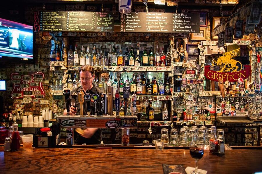 Charleston: Craft Beer and Cocktails Guided Tour - Walking through Market Street and the historic center