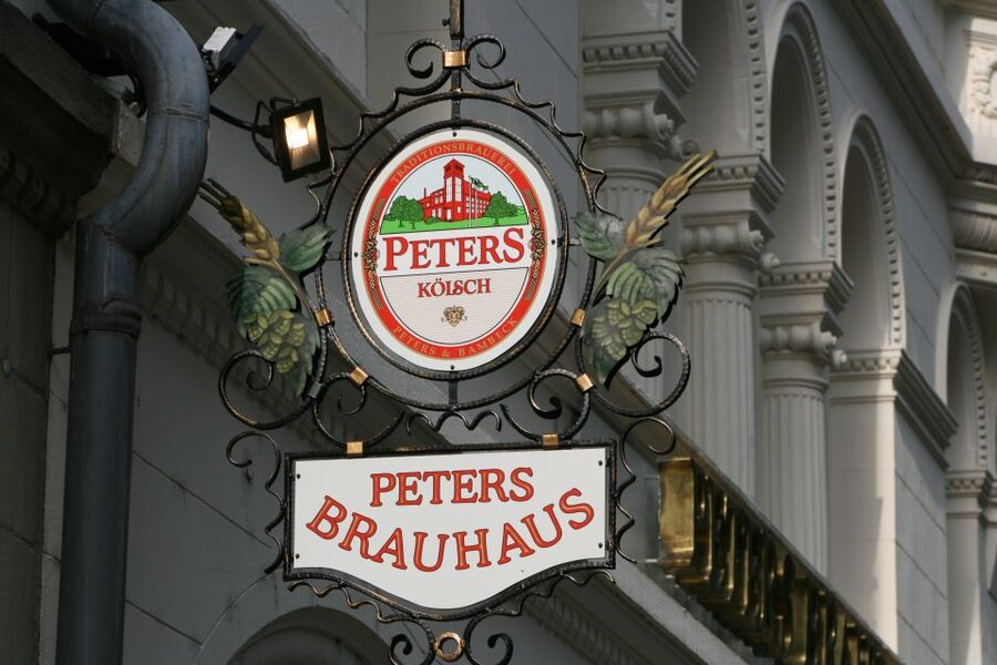 Cologne: 3 Old Town Breweries Guided Walking Tour - First stop: Früh am Dom