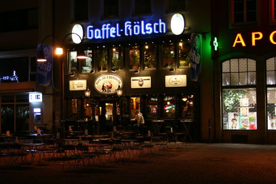Cologne: Brewery Tour with Kölsch and Halven Hahn - What the two-hour pace feels like