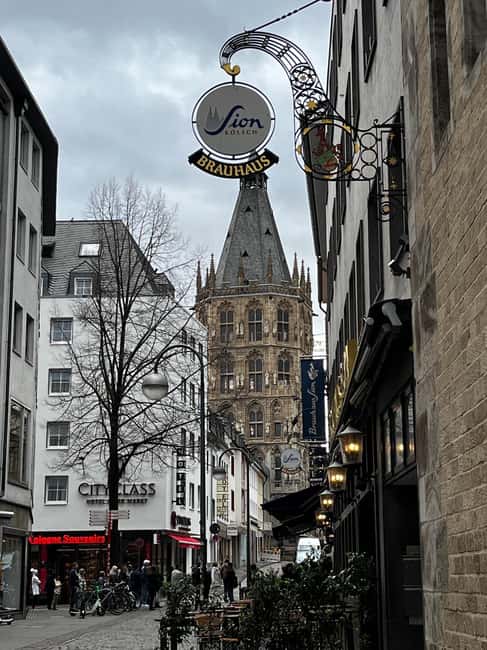 Cologne: Brewery Tour with Kölsch and Halven Hahn - Four breweries, four small windows into Cologne