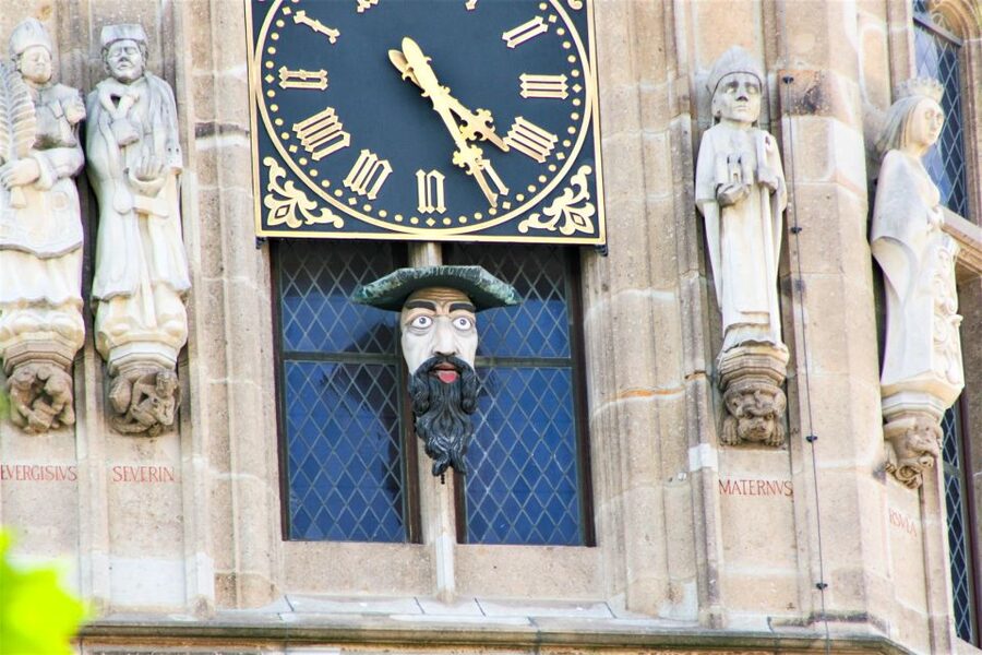 Cologne: Old Town Walking Tour with 1 Brewery Visit & 1 Beer - Starting beneath the Friedrich Wilhelm III statue