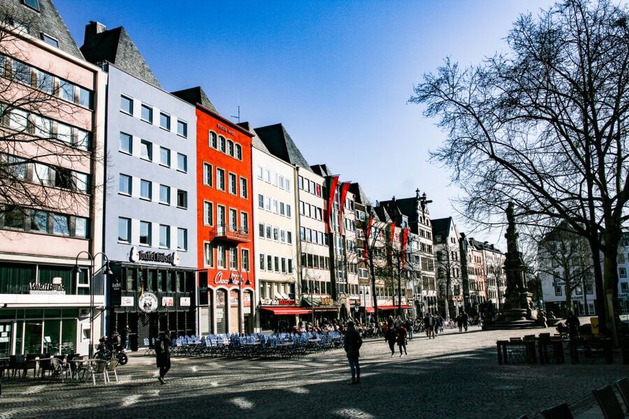 Cologne: Old Town Walking Tour with 1 Brewery Visit & 1 Beer - Narrow lanes and the old market world