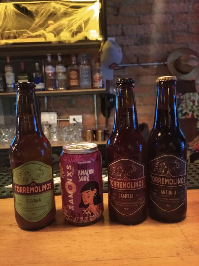 Craft Beer Pub Crawl in Cali - Language, group size, and the social mood
