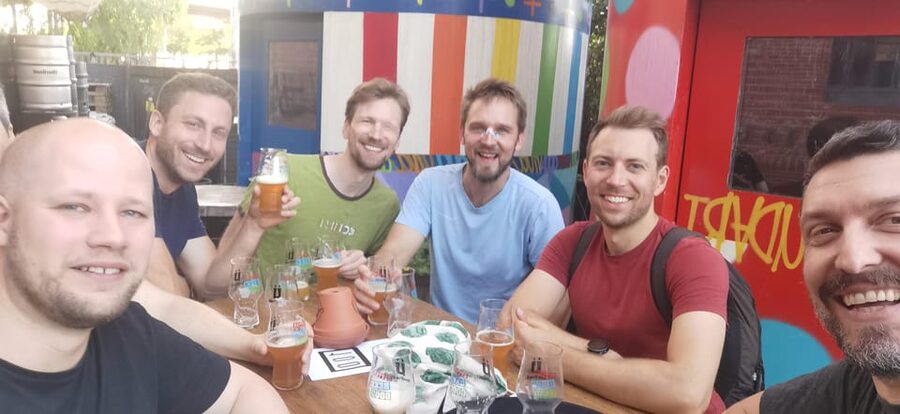 Craft beer tour/beer tour Hamburg - Walking 15 minutes to the next beer stop