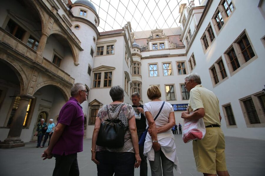 Dresden: Guided Tour with Beer Tasting - The German-only format is the key decision
