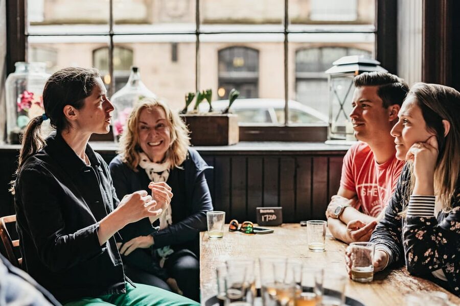Edinburgh: Pubs and History Guided Walking Tour with Beer - Key points at a glance