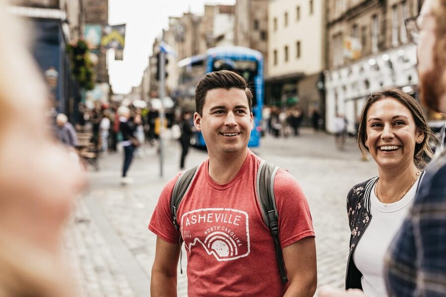 Edinburgh: Pubs and History Guided Walking Tour with Beer - Walking the Royal Mile with a beer story in mind