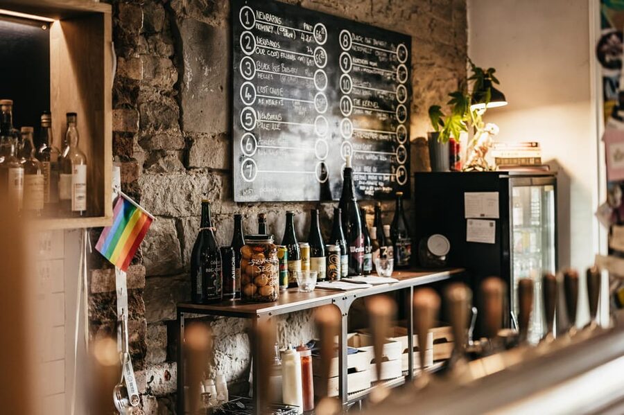 Edinburgh: Pubs and History Guided Walking Tour with Beer - What the beer tasting is really like