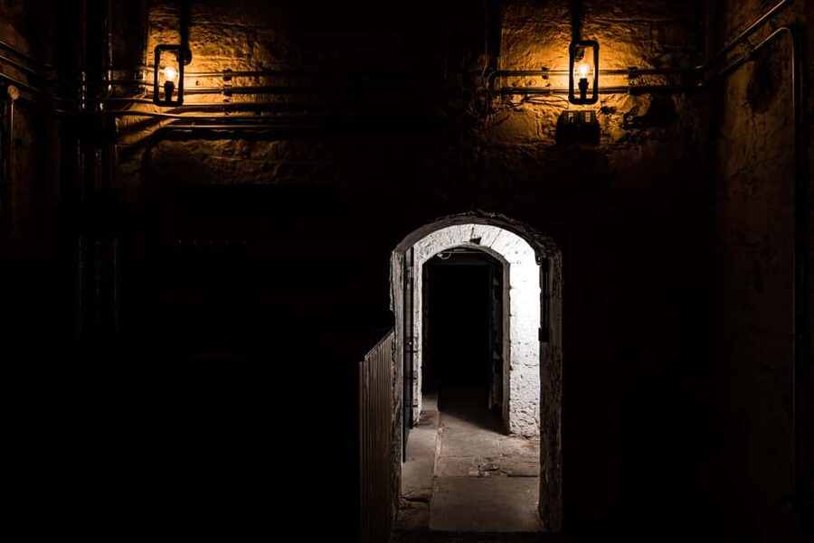 Edinburgh: Underground Beer Tasting in Lost Close - Who will enjoy this most