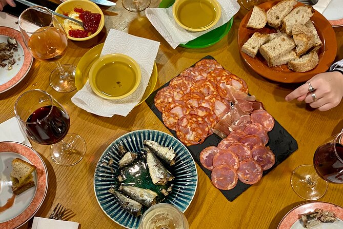 Food Tour: Wine, Beer & Liquor - Porto’s Secret Spots - What Santiago adds to the experience