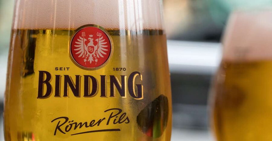 Frankfurt: Private German Beer Tasting Tour in Old Town - The first pub: an old-school start