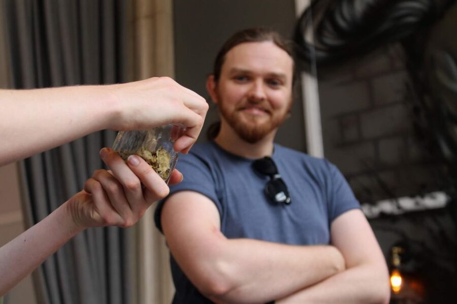 Glasgow: Pubs & History Guided Walking Tour with Beer - Starting at Nelson Mandela Place