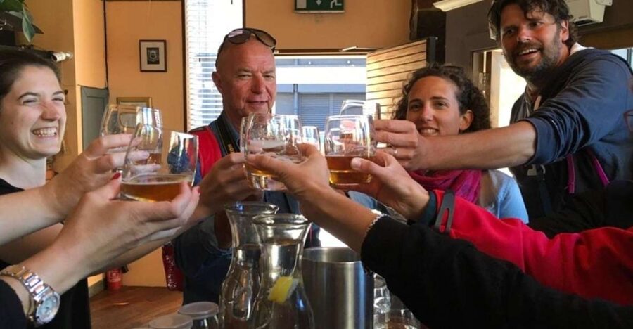 Glasgow: Pubs & History Guided Walking Tour with Beer - The second beer stop: compare styles, not just brands