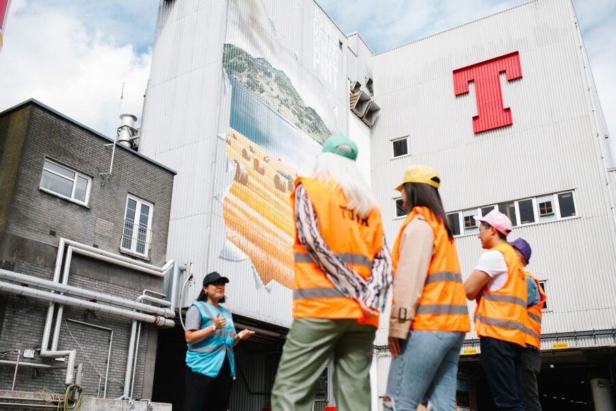 Glasgow: Tennent’s Brewery Guided Tour and Free Pint - The brewery walk: ingredients, machinery, and working spaces