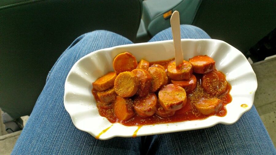 Hamburg: Schanzenviertel Food and Beer Tour - Walking through the Schanzenviertel