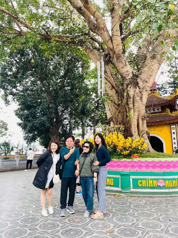 Hanoi Exclusive Craft Beer Bus: Cultural Sightseeing Tour - Dong Xuan Market and everyday Hanoi