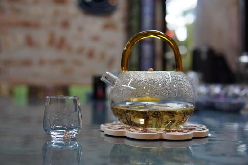 Istanbul: World Teas & Turkish Tea Brewing, Tasting Workshop - The double teapot shows how Turkish tea gets its strength