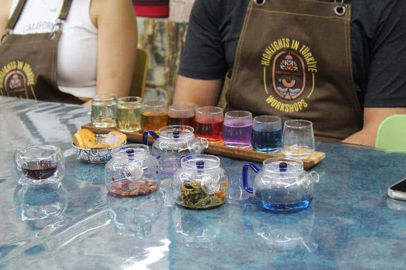 Istanbul: World Teas & Turkish Tea Brewing, Tasting Workshop - Your first lesson is the Turkish tea glass