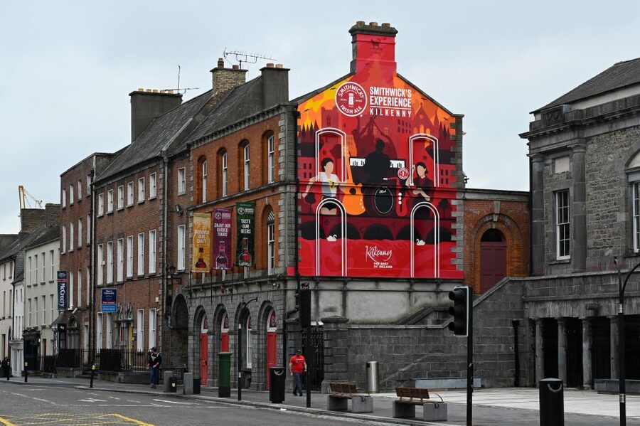 Kilkenny: Smithwick's Beer Experience - Finding Smithwick’s on Parliament Street