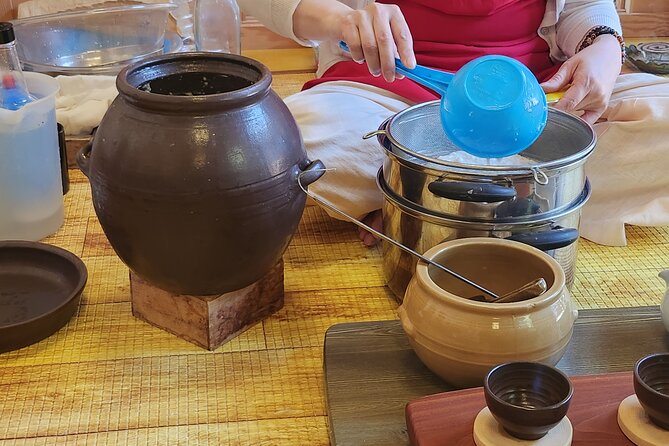 Korean Brewery - The guides make the evening work