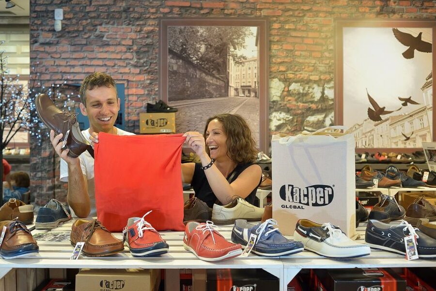 Krakow: Private Shopping Tour with Snacks and Beer Tasting - Key Points to Know Before You Book