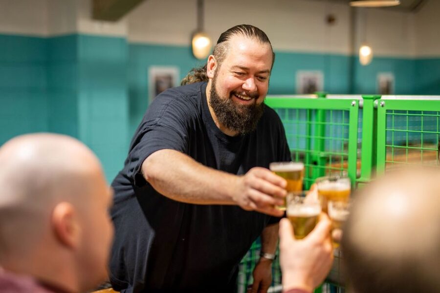 London: Craft Brewery Tour with Tasting of 4 Beers - Learning London beer history without a museum lecture