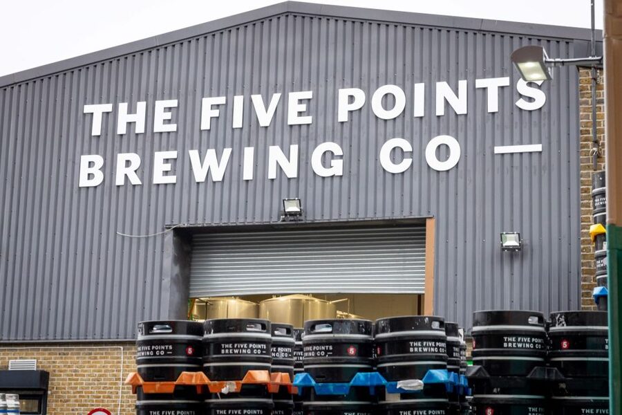London: Craft Brewery Tour with Tasting of 4 Beers - Touring the brewhouse and packaging lines