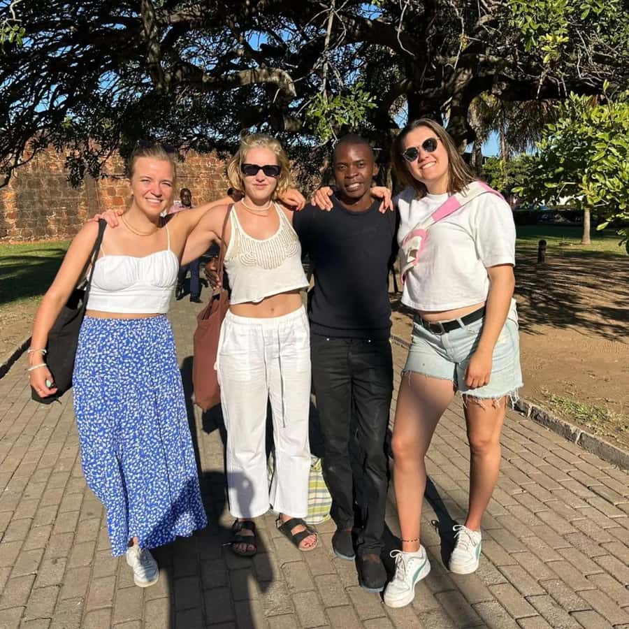 Maputo: Highlights Tour with Local Beer Tasting - Tunduro Gardens and the fruit bats overhead
