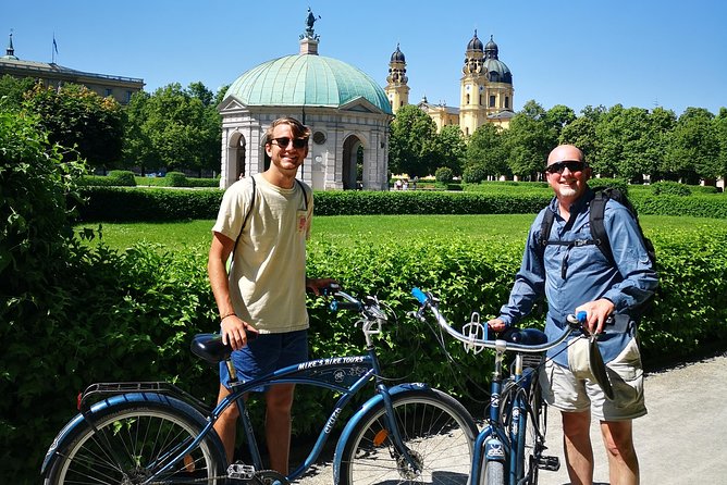Mini Classic Bike Tour @ 4pm incl. Beer Garden & Surfers 2,5 hrs - Max-Joseph-Platz, the Residenz, and Wittelsbach power