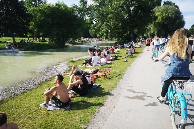 Mini Classic Bike Tour @ 4pm incl. Beer Garden & Surfers 2,5 hrs - Odeonsplatz and the Theatine Church