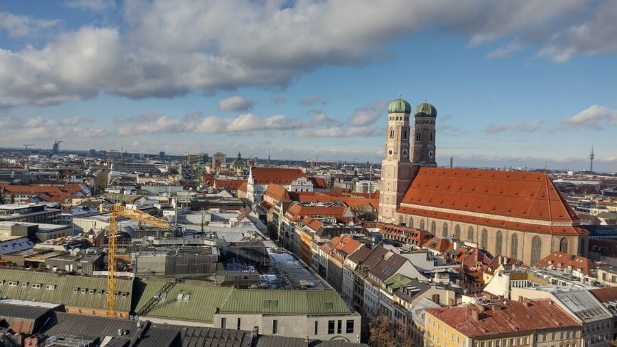 Munich: Bavarian Beer Walking Tour with Samples - Hofbräuhaus: famous, busy, and worth understanding