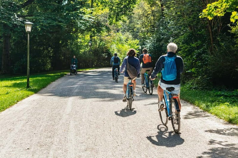 Munich: Guided City Tour by Bike with Beer Garden Stop - Why the guides matter so much