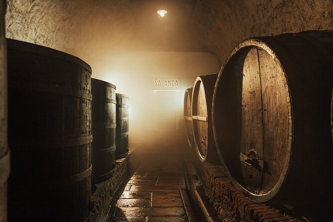Pilsner Urquell Brewery Tour with Beer Tasting - Lunch, beer, and souvenirs after the tour