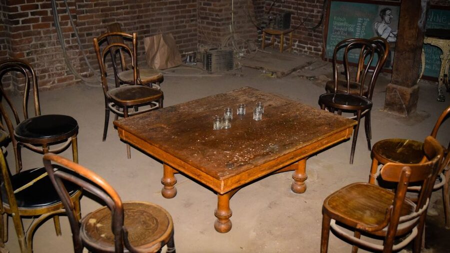 Portland: Underground Shanghai Tunnel Tour with Beer Tasting - The stories of sailors, ships, and Portland’s darker past